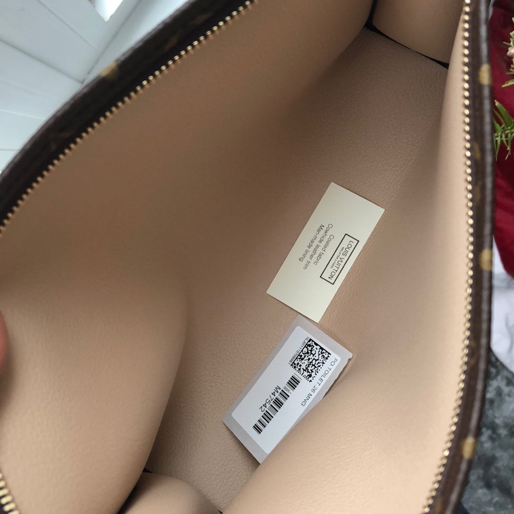 ❌SOLD❌ Louis Vuitton toiletry 26 - Picture 6 of 6